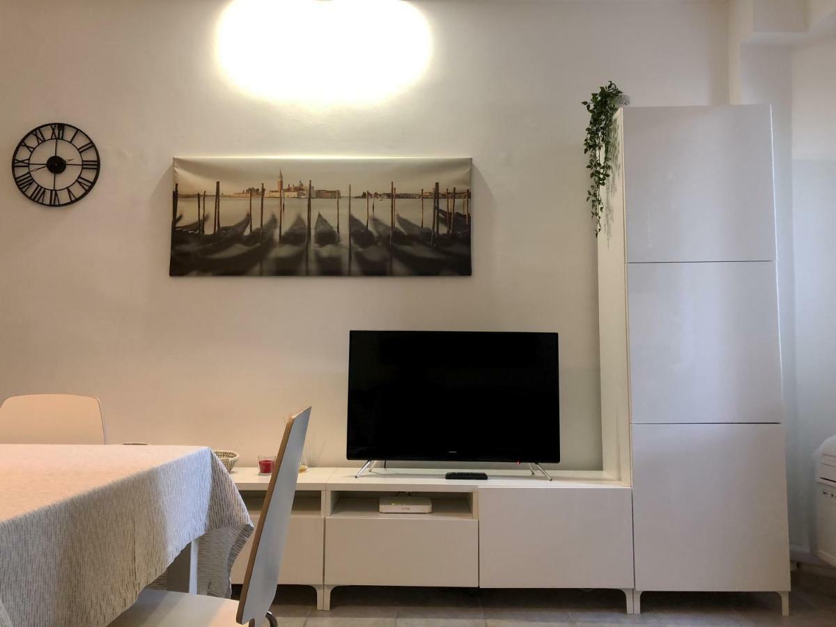 Cadillac Apartment Veneţia Exterior foto